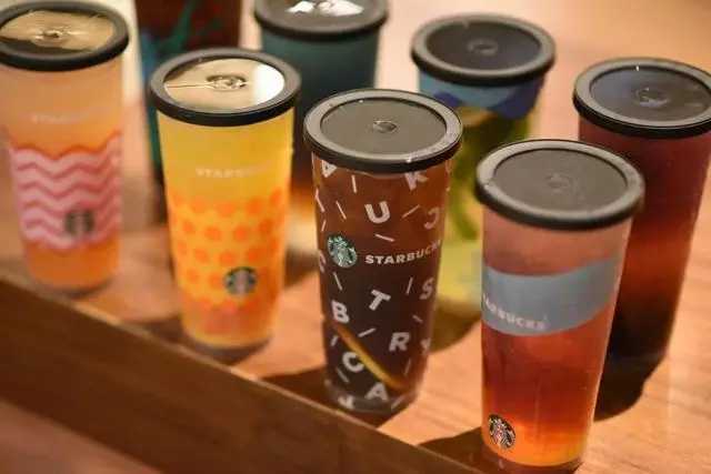 冰球革命，高效生產(chǎn)：大型杯裝冰球包裝設(shè)備助力飲料企業(yè)創(chuàng)新升級