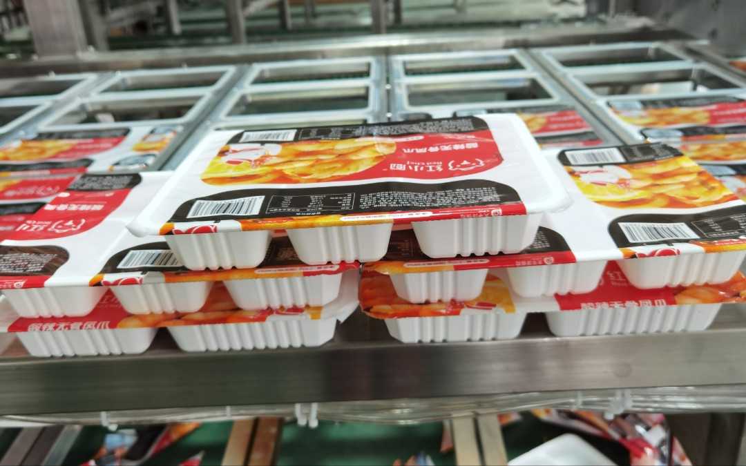 引領快餐新風尚，呂工機械盒飯封口包裝機——效率與品質(zhì)的雙重飛躍