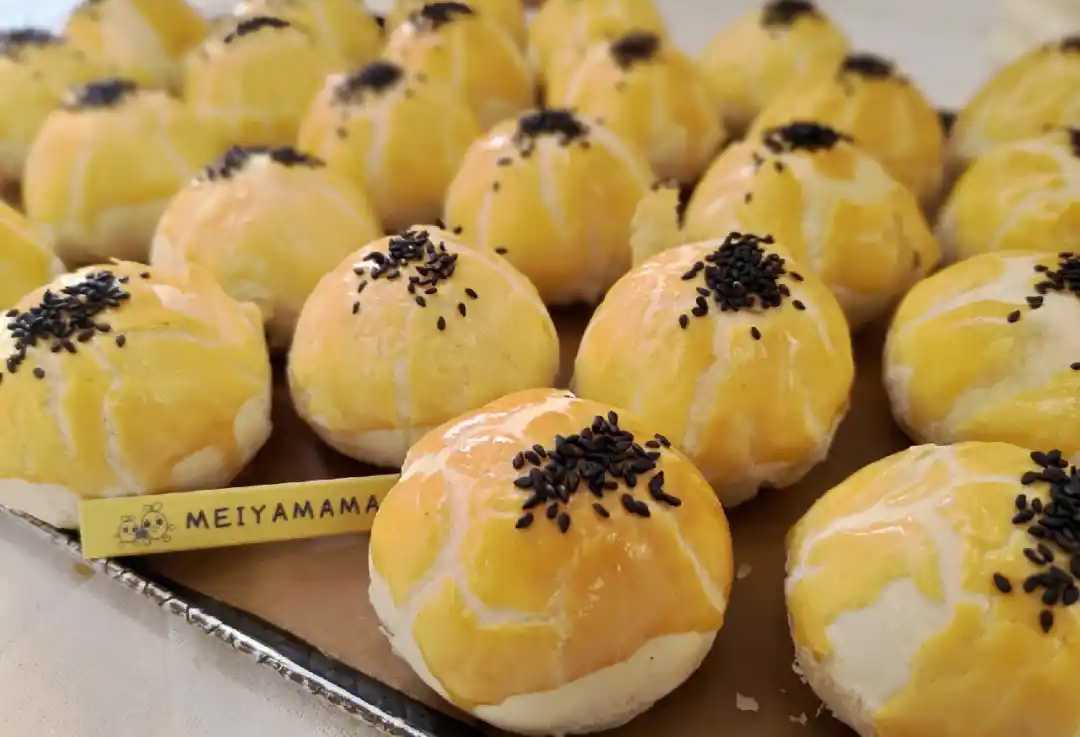 蛋黃酥月餅包裝機(jī)——傳統(tǒng)美味的現(xiàn)代封裝，守護(hù)經(jīng)典，傳遞心意